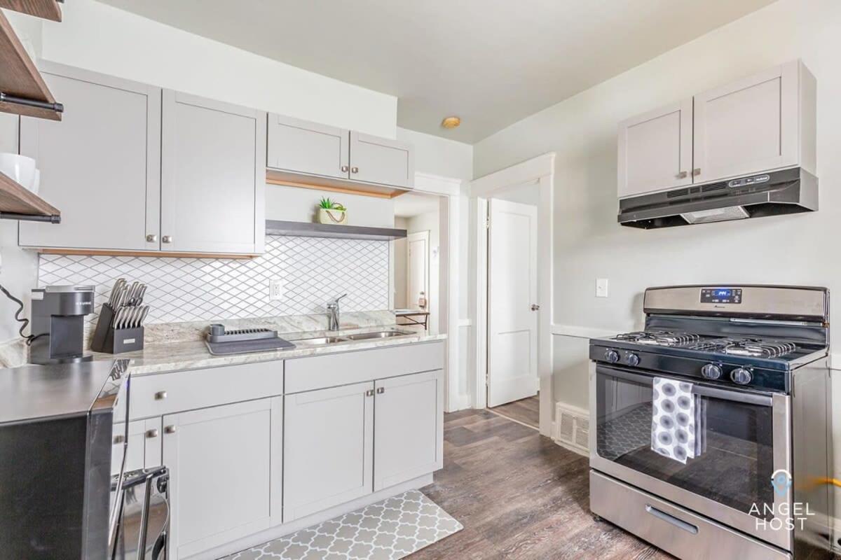 Newly Remodeled Apt, South Hills Old Brooklyn Area Cleveland Eksteriør bilde